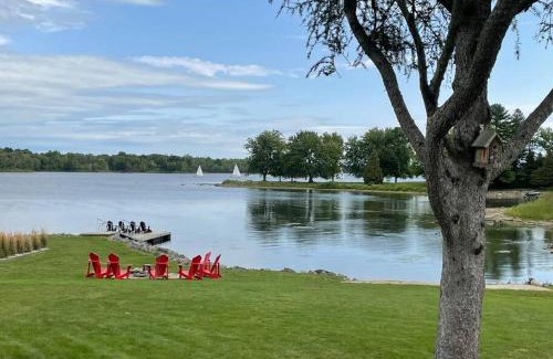 South Stormont House | St Lawrence Waterfront Home