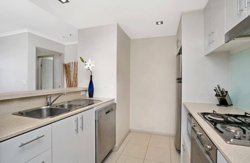 St. Leonards Apartment | St Leonards- L1101 Atchison Street - Bright 2BR Near St Leonards Station | Walk to Cafes Shops