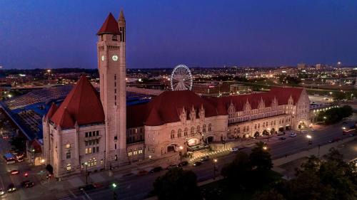 Downtown West Hotel | St. Louis Union Station Hotel, Curio Collection by Hilton