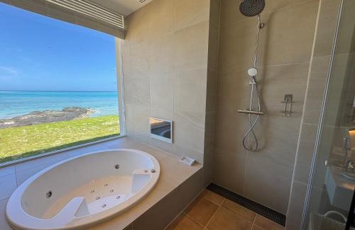 Yoron Villa | St Maire Yoron Sheera Villa
