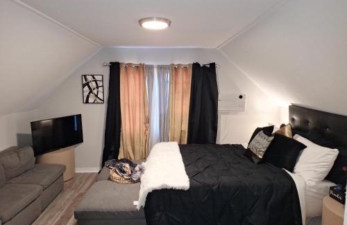 Midway Apartment | St Paul Fry Street Den Tower Suite #3