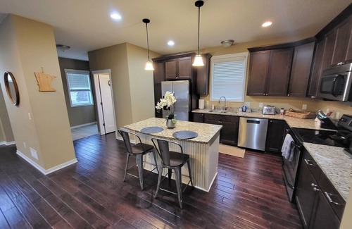 St. Paul House | St Paul - Mall of America - Pool Table - Spacious