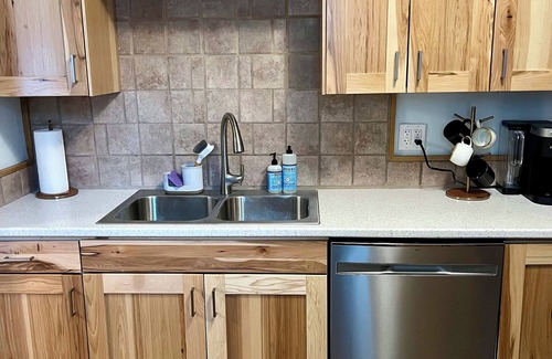 Summit - University Apartment | St. Paul's Cozy Retreat is a two bedroom unit located in the heart of St. Paul.