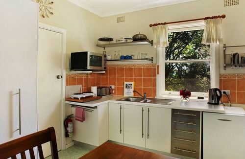 Leura House | St Raphael - Priest's Cottage Leura