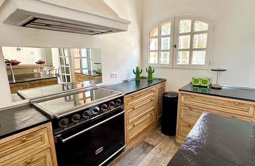 Ramatuelle Villa | St Tropez, gorgeous 7,5 bedr. Villa , 6000m2 park, 8 min to Club 55 &Indie Beach