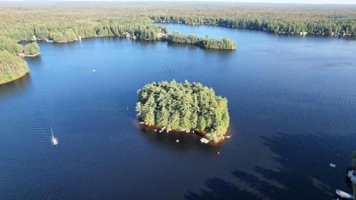 Brantingham House | Stabbin Cabin #2 on Grant Island - Hot Tub, Boat, Pet Friendly