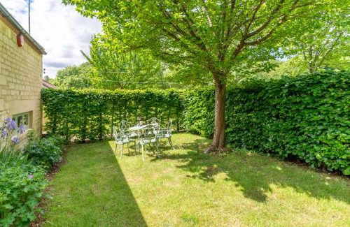 Brimpsfield House | Stable Cottage, Freams Farm