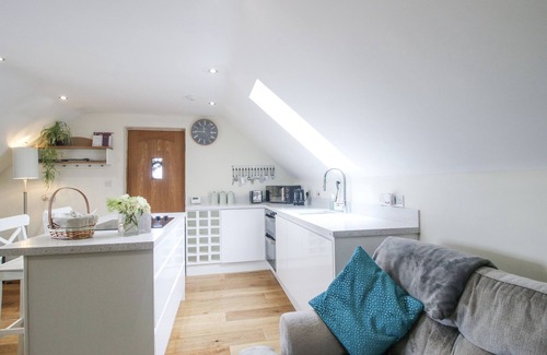 Bishops Castle Cottage | STABLE COTTAGE, pet friendly, character holiday cottage in Wentnor