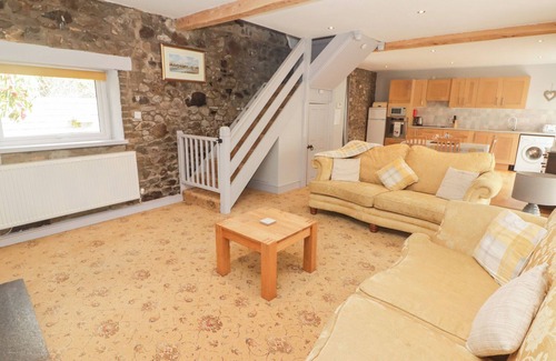 Templeton House | STABLE COTTAGE, NARBERTH, pet friendly, with a garden in Narberth