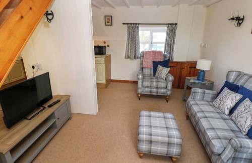 Haverfordwest Cottage | STABLE COTTAGE, pet friendly, with a garden in Haverfordwest