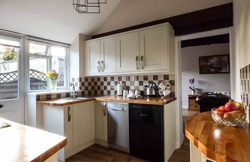 East Dereham Cottage | STABLE VIEW, pet friendly, character holiday cottage in Hingham