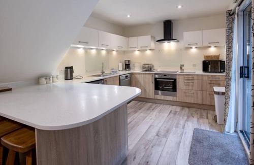 Kenmore Cottage | Stables Cottage - sleeps 10 guests in 5 bedrooms
