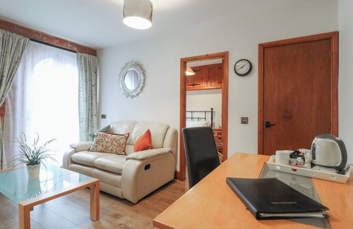 Castle Donington Cottage | STABLES, romantic, with a garden in Castle Donington