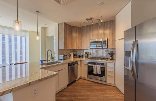 Downtown Phoenix Apartment | Stadium District Apt| Pool,Gym,Balcony,Parking,WD
