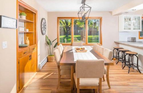 Ashwaubenon House | Stadium District Resch 3 BR Sleeps 8