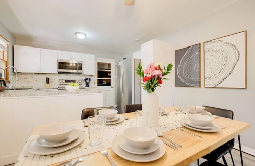 Manhattan House | Stadium Station | MHK - Walk to Sports Complex!