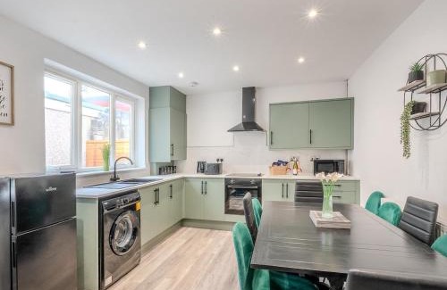 Landore House | Stadium View 5-Bed Retreat + Parking