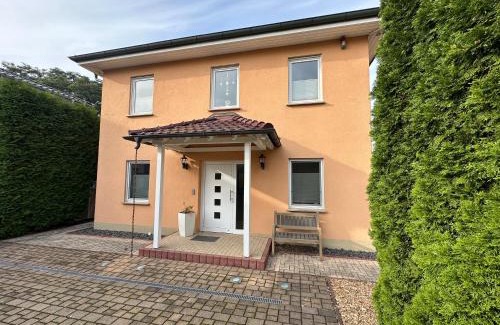 Portitz Villa | Stadtvilla in Leipzig 7 Personen 3 Schlafzimmer 2 Bäder Garten und Terrasse zentral gelegen Messe Innenstadt Seen