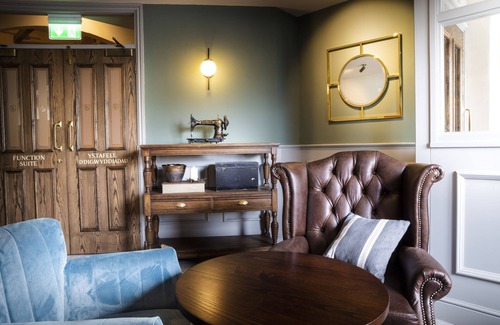 Dolphin Hotel | Stamford Gate Hotel