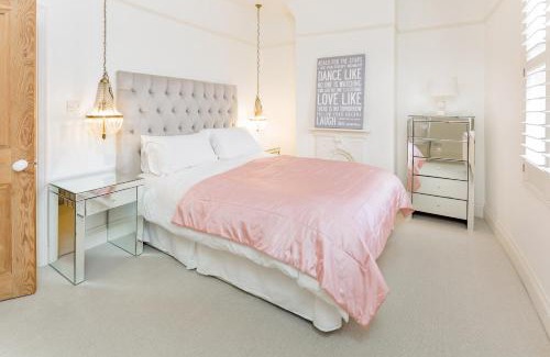 Trafford House | Stamford Park Road by YourStays, A wonderful family townhouse in a superb location!
