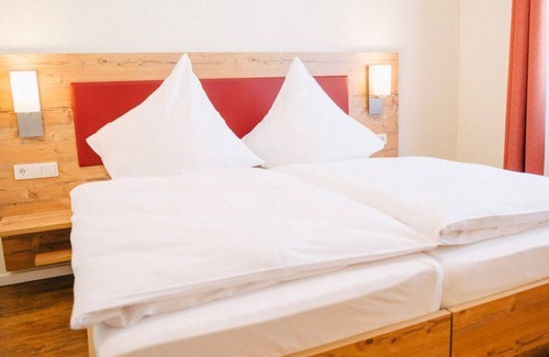 Buchholz House | Standard Double Room - Gasthaus Straw