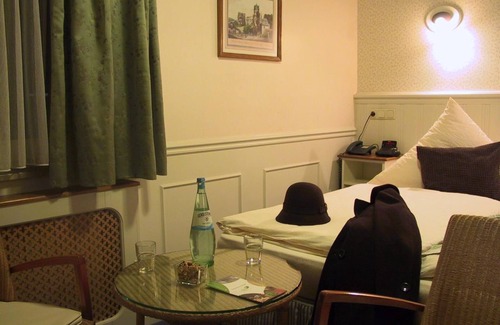 Echternacherbruck Bed & Breakfast | Standard single room, shower/WC - To Golfstübchen