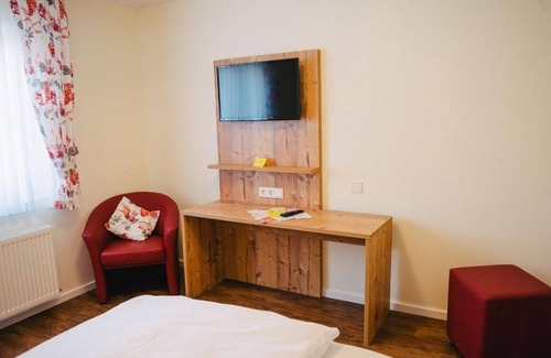 Buchholz House | Standard Single Room - Gasthaus Straw