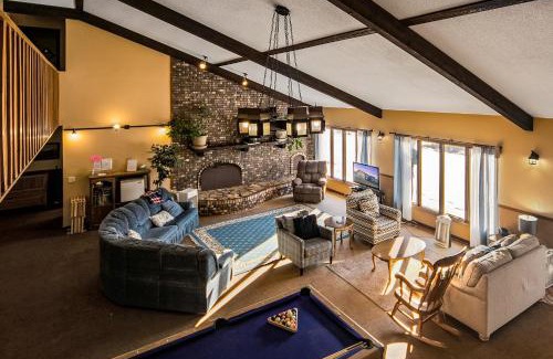 Fountain City Apartment | Star Hawk Springs Chateaux - Large 6 Bdrm Retreat