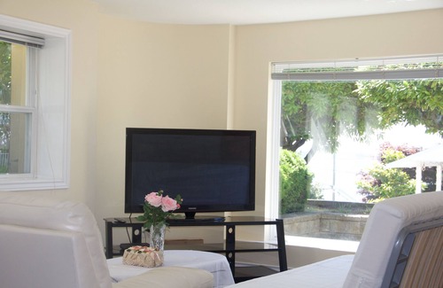 White Rock House | Star of the sea Guest house, Family suites with private entrance and parking!