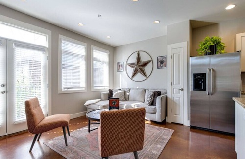 West End Condo | Star Studded - Near Music Row|Free Parking|Private Balcony|Historic Neighborhood