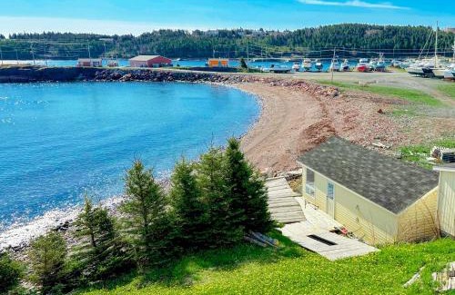 Norman's Cove-Long Cove House | Starboard suite @ The Homestead Oceanfront