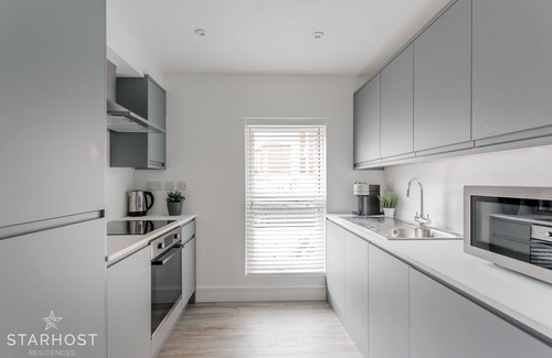 Newbury Apartment | StarHost Residences | Brand New 2 Bed Apartment in Newbury Town Centre