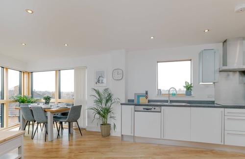 Newbury Apartment | StarHost Residences - Stunning 2 bed apartment in West Mills, Newbury