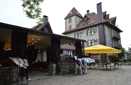 Goryachiy Klyuch Hotel | Stariy Zamok