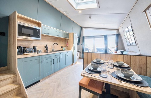 Great Billing Cottage | STARLIGHT SKYLIGHT - BILLING AQUADROME in Billing Aquadrome Holiday Park
