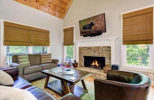 Big Canoe House | Starlit Smores Fireside Sips Restful Vistas Foosball Lakes Trails Golf - Woodland Wonder