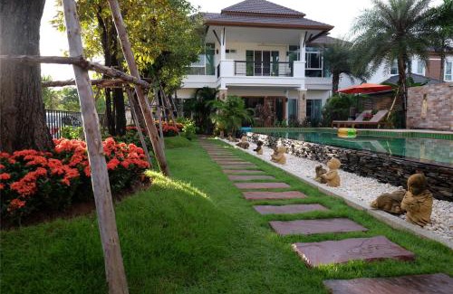 San Kamphaeng Villa | Starry Night Villa by Zhang Bin