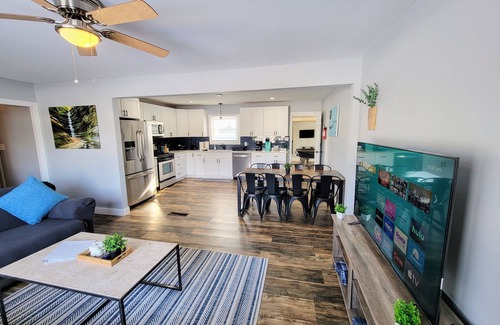 Ottawa House | Starved Rock Retreat! Game room, King Bed, Pet Friendly!