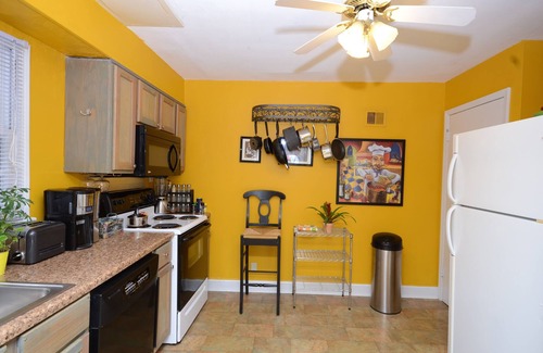 Midtown - Westport House | State Line Rd near Downtown Q39 BBQ-KUMC. WESTPORT!