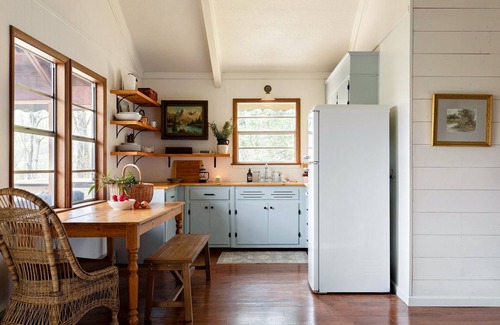 Smithville Cabin | State Parks & Lake Access! Screened Porch, MountainViews, Kayaks, LuxBeds, Games