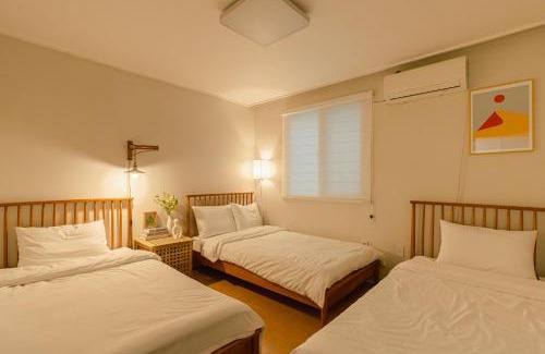 Samjeon-dong Villa | Station area accommodation, Jamsil, Gangnam, room 1, bed 3, Lotte World, kspodome