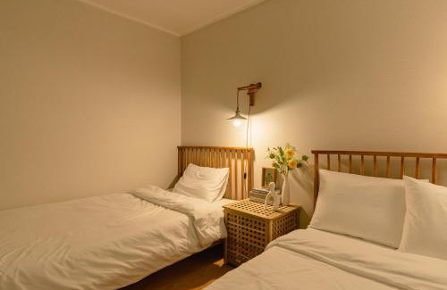 Samjeon-dong Villa | Station area accommodation, Jamsil, Gangnam, room 1, bed 3, Lotte World, kspodome