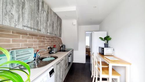 Rayleigh House | Station Heights