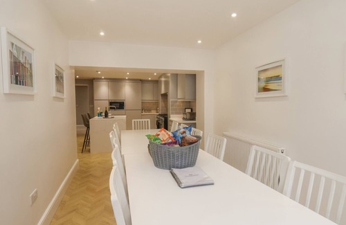 Scarborough City Centre Cottage | STATION HOUSE, family friendly, with hot tub in Scarborough