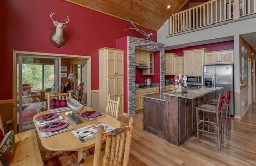 Walker House | Stay 4 for 3! Spacious Leech Lake Home on 2 Acres, Boat Lift, Swim