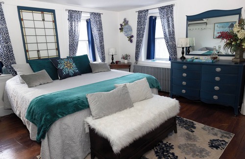 Mainland Other | Stay and Be Home - Artful & Charming Guest Suite