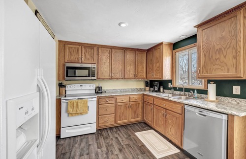 Green Bay House | STAY AT THE LUXURY TUNDRA HOUSE! A BLOCK TO LAMBEAU! OPEN FOR RAVENS GAME 12/27