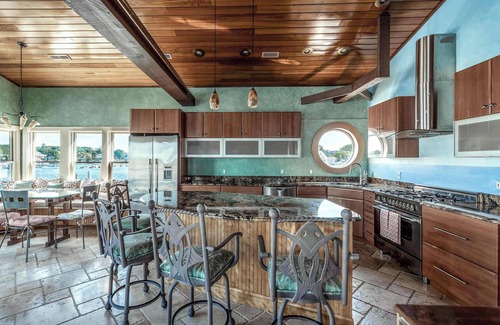 Gloucester House | Stay at The Neck Summ