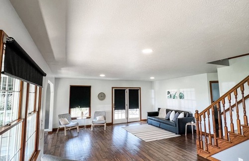 Fredericksburg Other | "Stay Awhile" at Weaver's Modern Farmhouse!