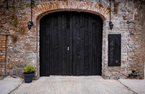 Monasterevin Apartment | Stay Barrow Blueway - The Stables